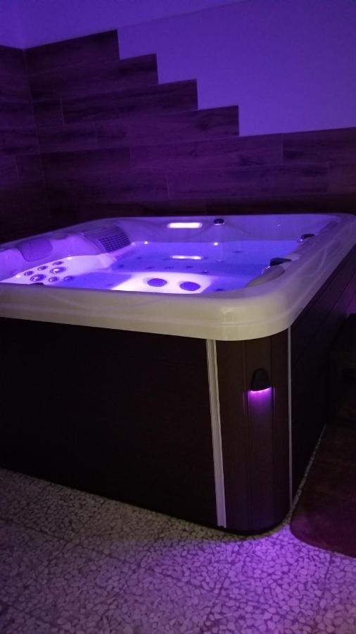 King Room Spa Bath